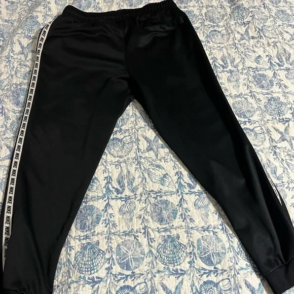 EUC  NIKE SWEATPANTS SIZE LARGE - Picture 6 of 8